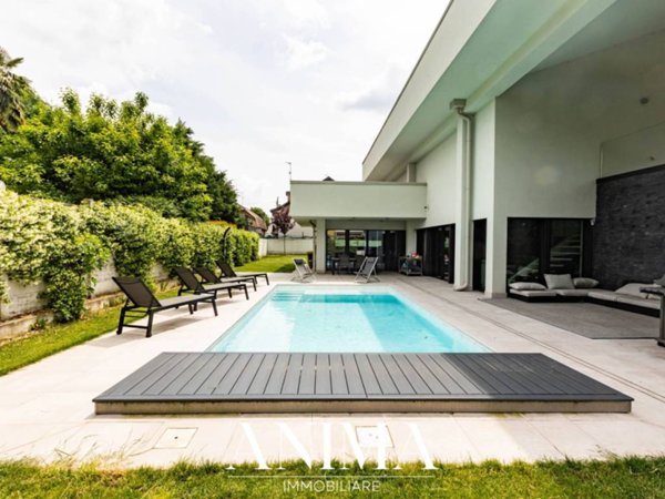 casa indipendente in vendita a Senago