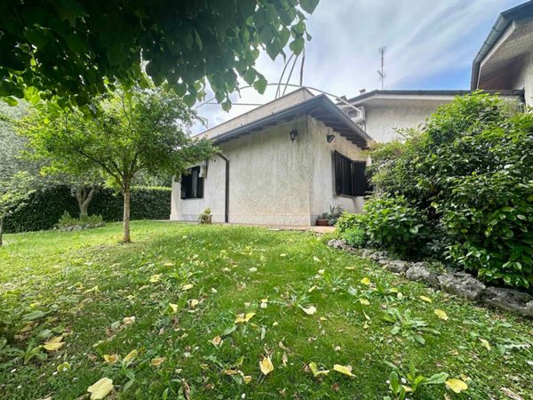 casa indipendente in vendita a Senago