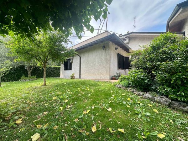 casa indipendente in vendita a Senago