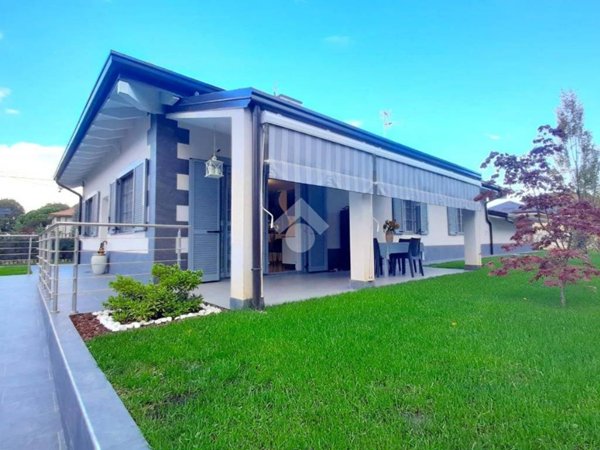 casa indipendente in vendita a Senago