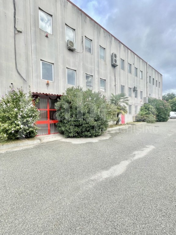 capannone in vendita a Senago