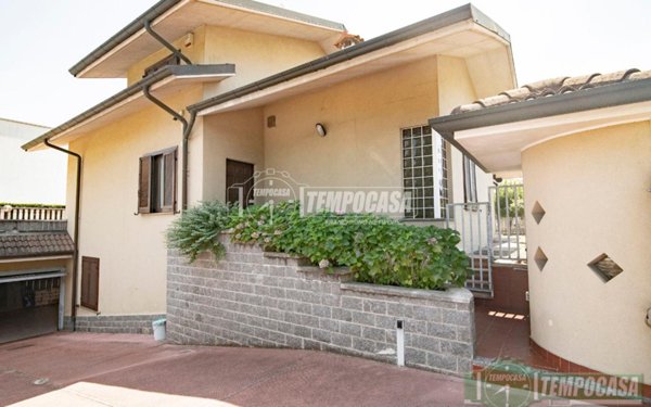 casa indipendente in vendita a Senago