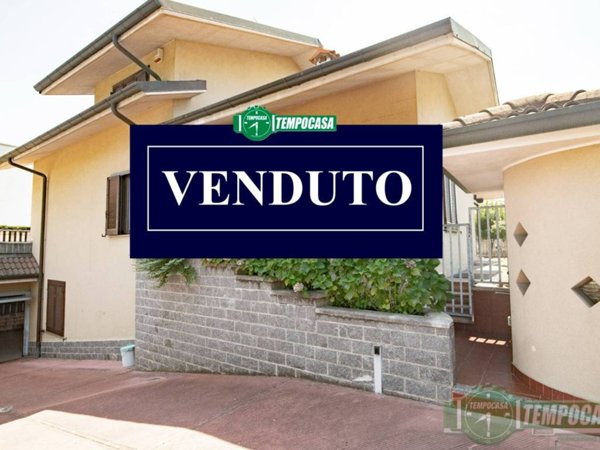 casa indipendente in vendita a Senago