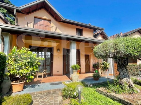 casa indipendente in vendita a Senago
