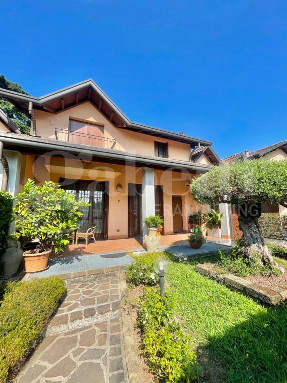 casa indipendente in vendita a Senago