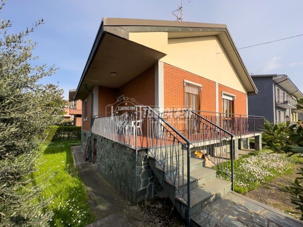 casa indipendente in vendita a Senago