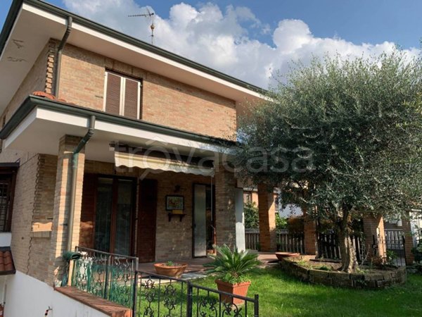 casa indipendente in vendita a Senago