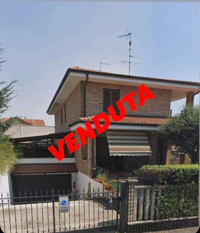 casa indipendente in vendita a Senago