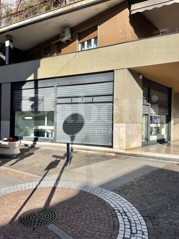 negozio in vendita a Senago