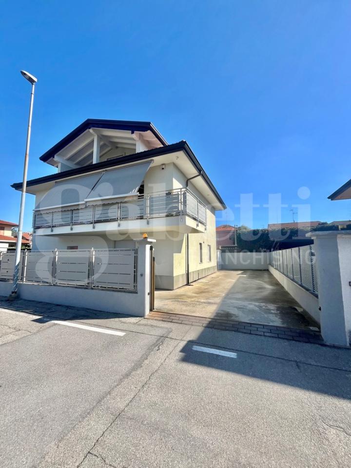 casa indipendente in vendita a Senago