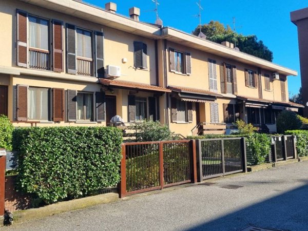 casa indipendente in vendita a Senago