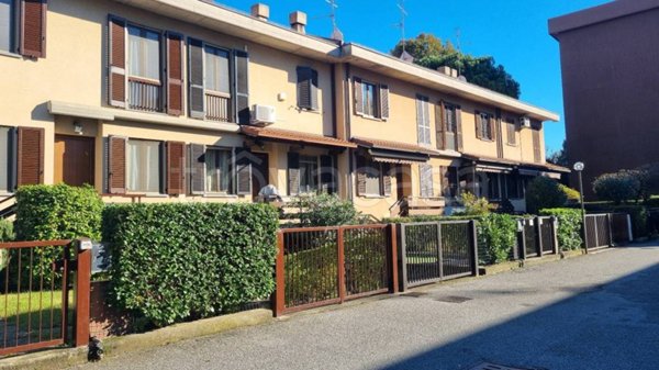 casa indipendente in vendita a Senago