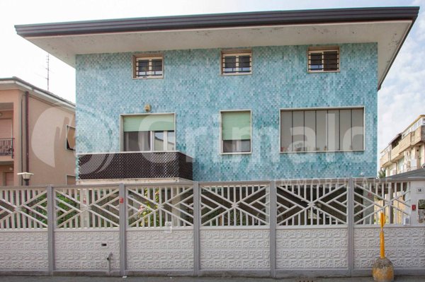 casa indipendente in vendita a Senago