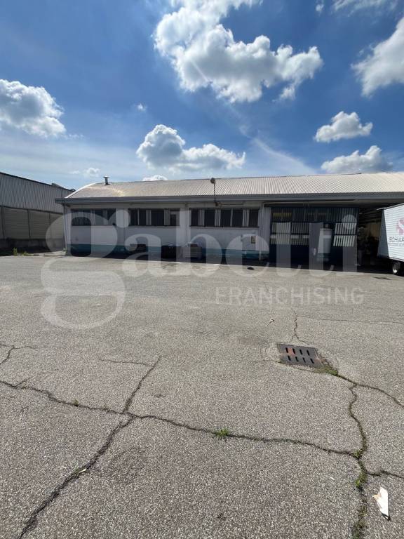 capannone in vendita a Senago