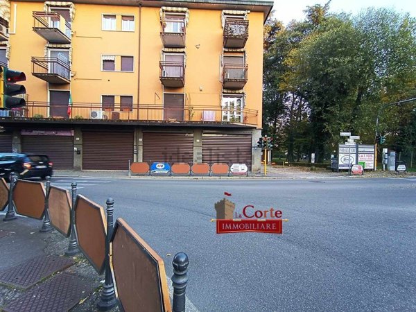 locale commerciale in vendita a Senago