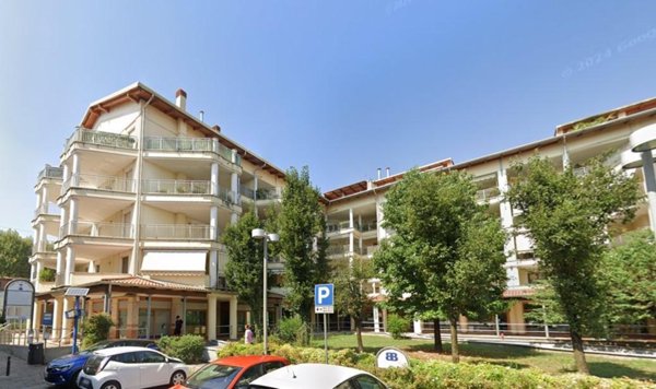 negozio in vendita a Senago