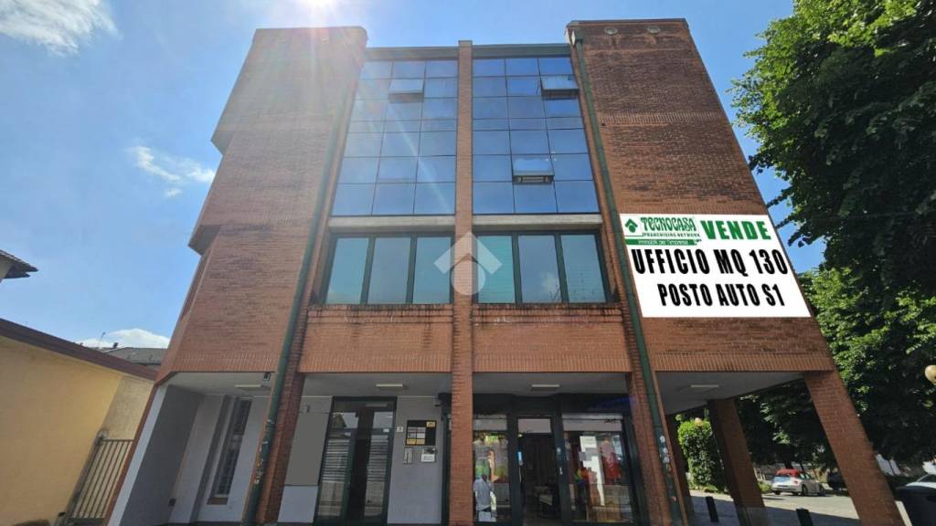 ufficio in vendita a Senago