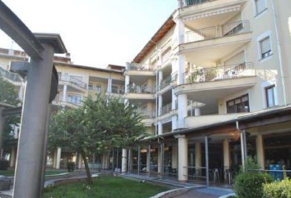 locale commerciale in vendita a Senago