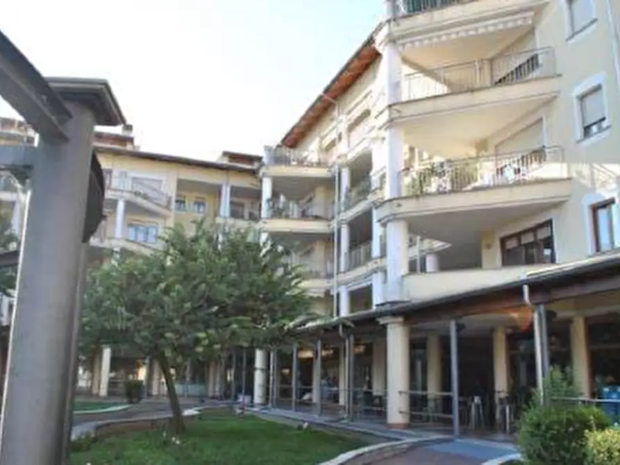 locale commerciale in vendita a Senago