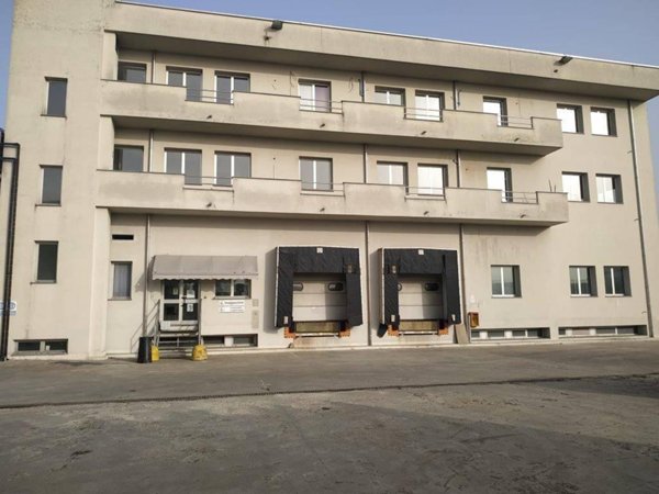 capannone in vendita a Senago