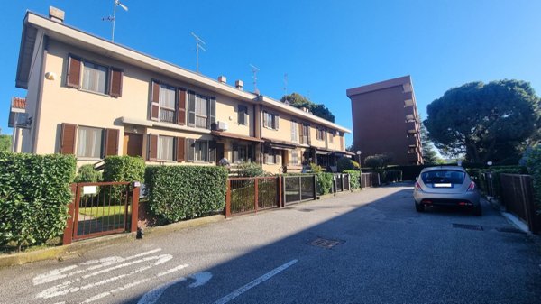 casa indipendente in vendita a Senago