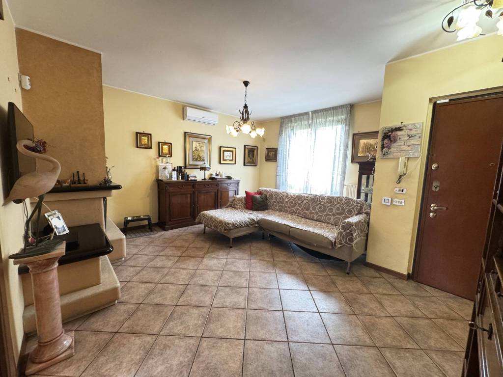 casa indipendente in vendita a Senago