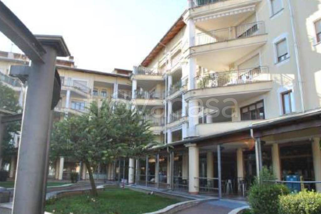 negozio in vendita a Senago