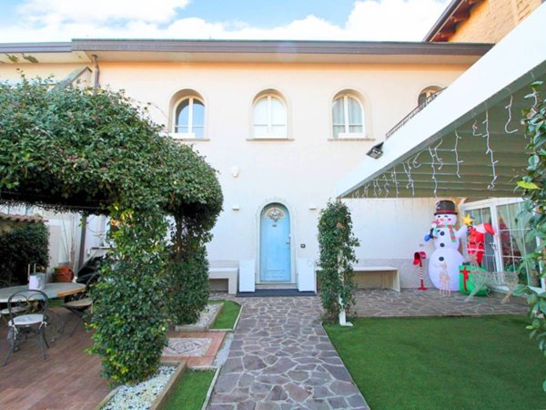 casa indipendente in vendita a Senago