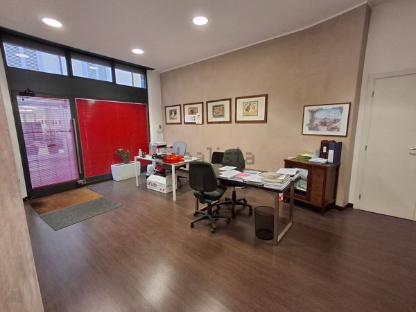 ufficio in vendita a Senago