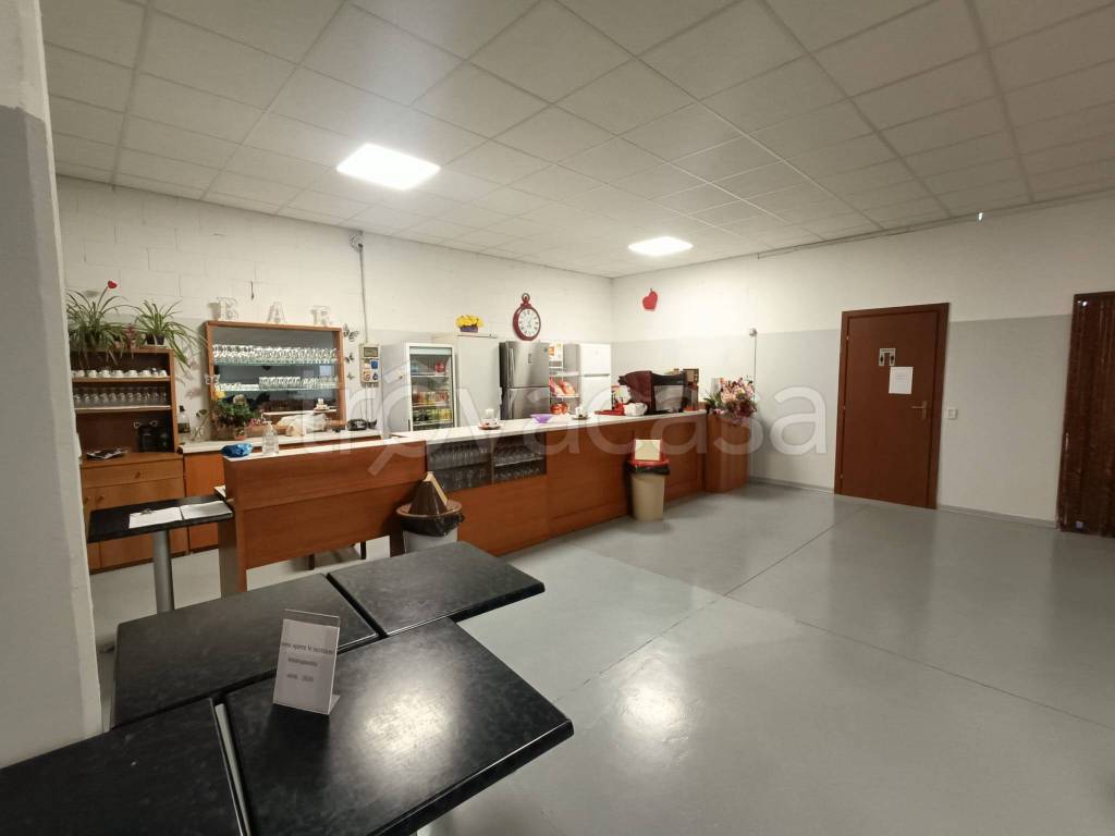 locale commerciale in vendita a Senago