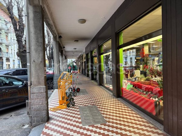 negozio in vendita a Senago