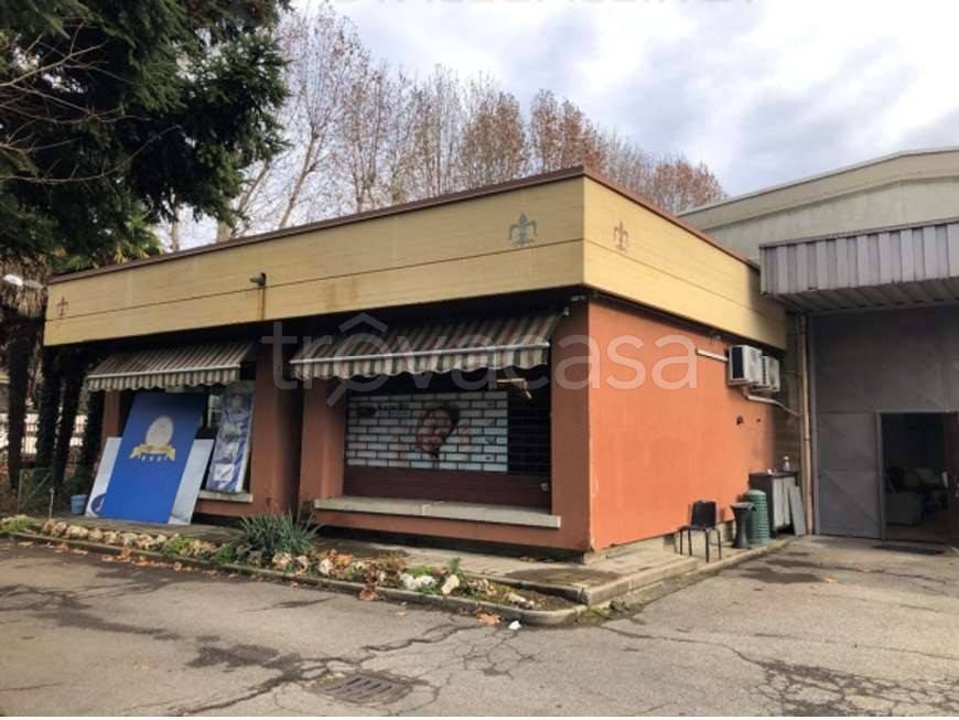 capannone in vendita a Senago