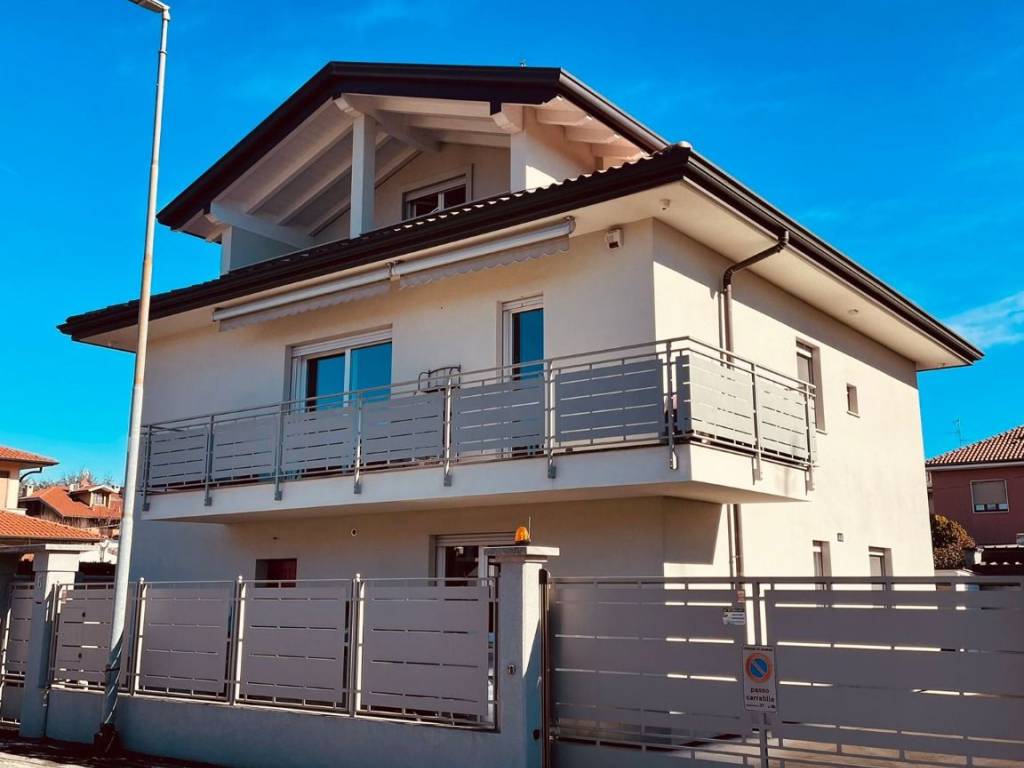 casa indipendente in vendita a Senago