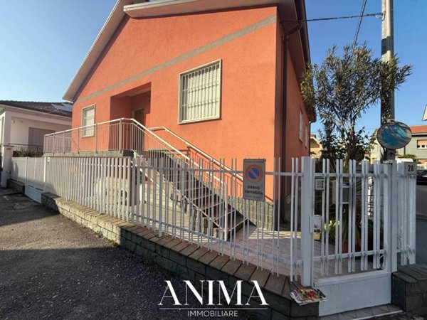 casa indipendente in vendita a Senago