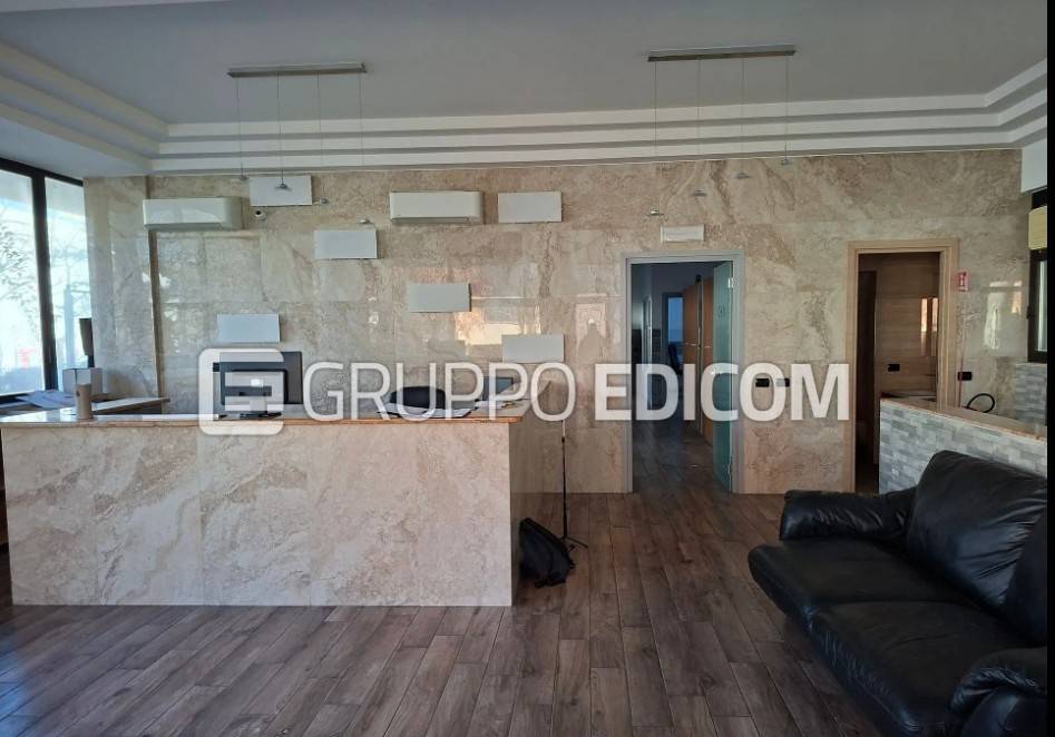 ufficio in vendita a Senago