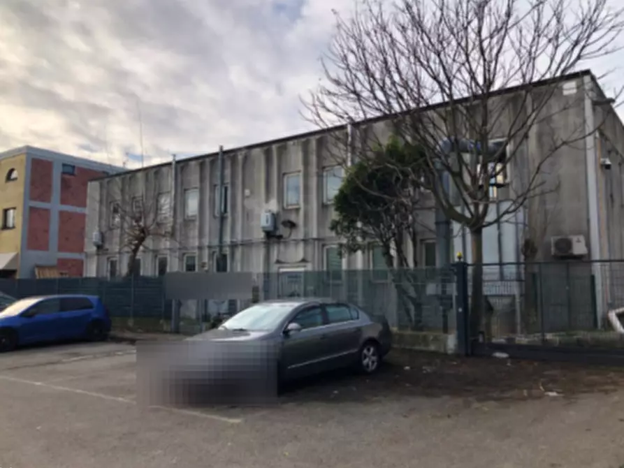 capannone in vendita a Senago