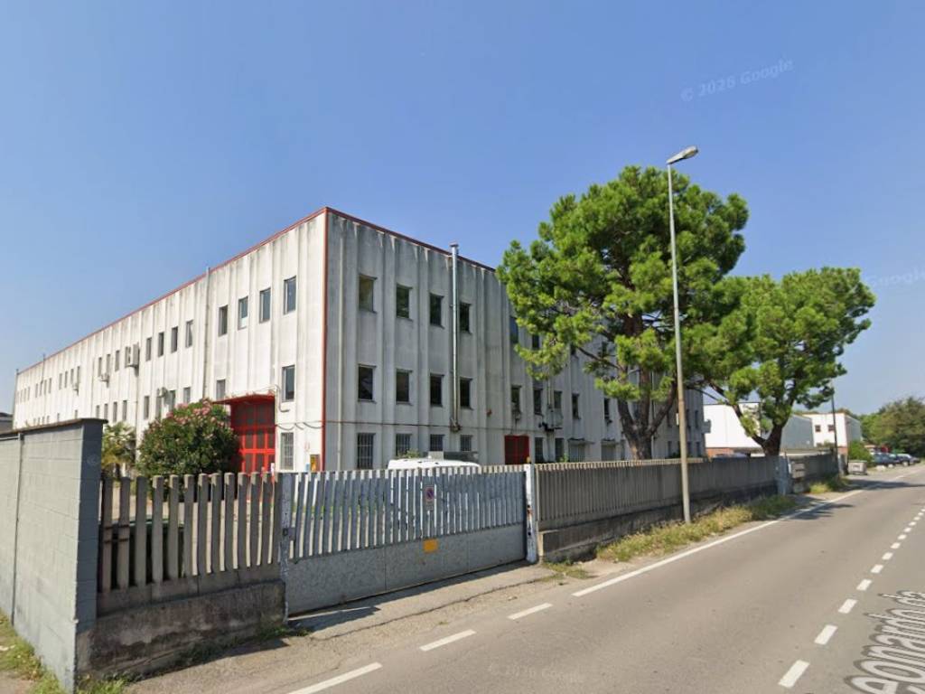 locale commerciale in vendita a Senago