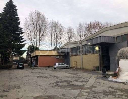 capannone in vendita a Senago