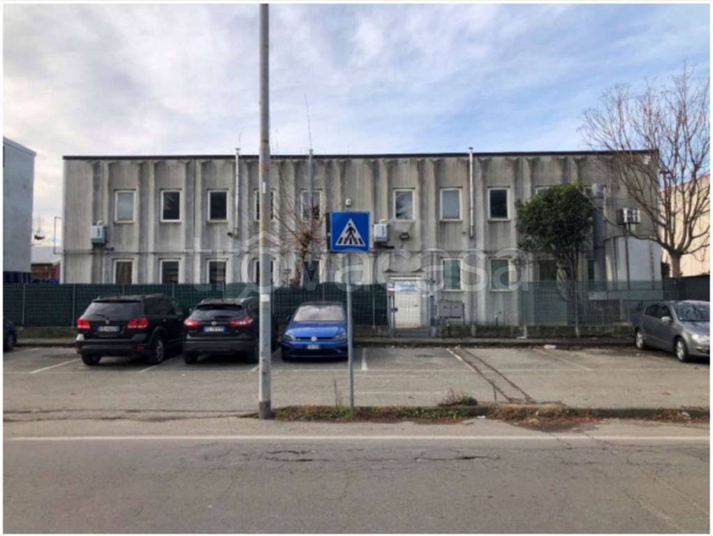 locale commerciale in vendita a Senago