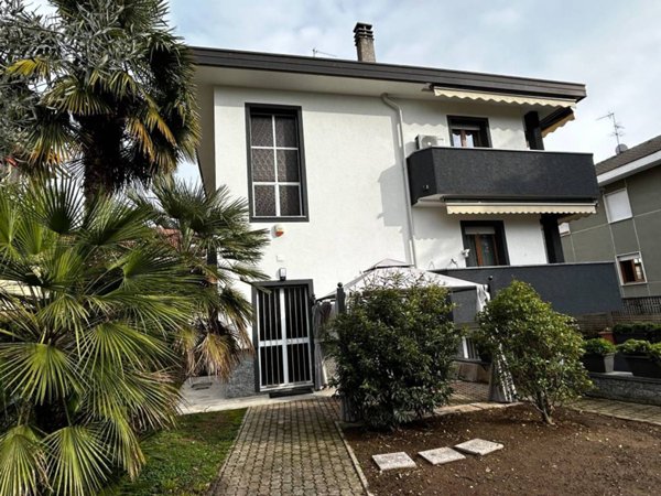 casa indipendente in vendita a Senago