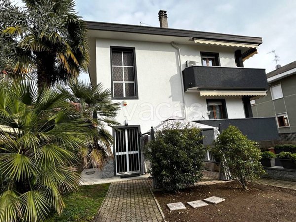 casa indipendente in vendita a Senago