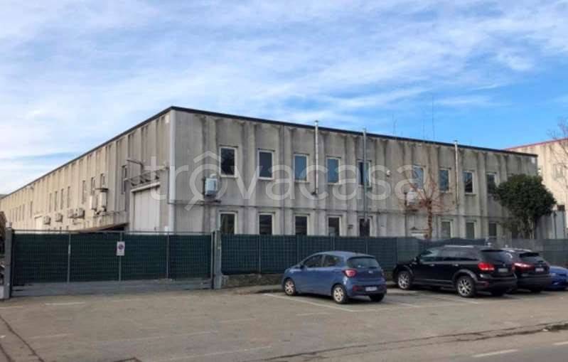 locale commerciale in vendita a Senago