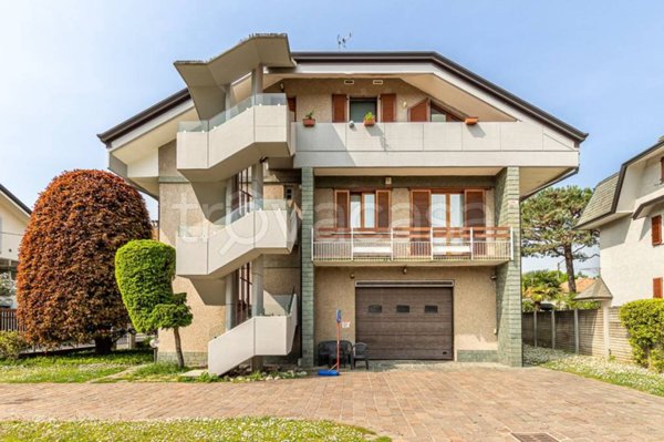 casa indipendente in vendita a Senago