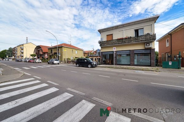 locale commerciale in vendita a Senago