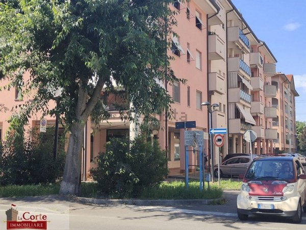 locale commerciale in vendita a Senago