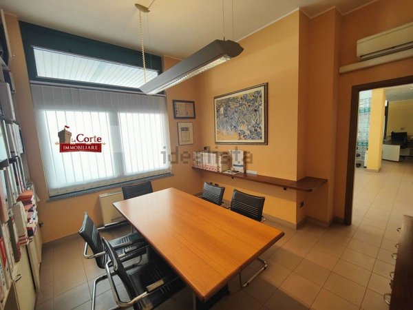 locale commerciale in vendita a Senago