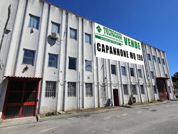 locale commerciale in vendita a Senago