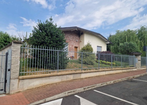 casa indipendente in vendita a Senago