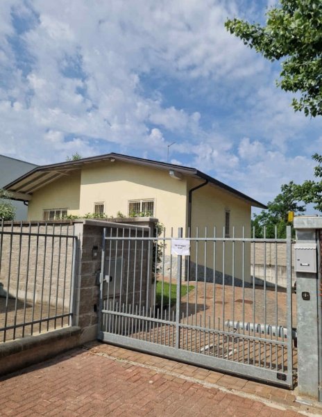 casa indipendente in vendita a Senago