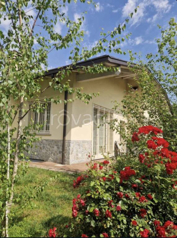 casa indipendente in vendita a Senago